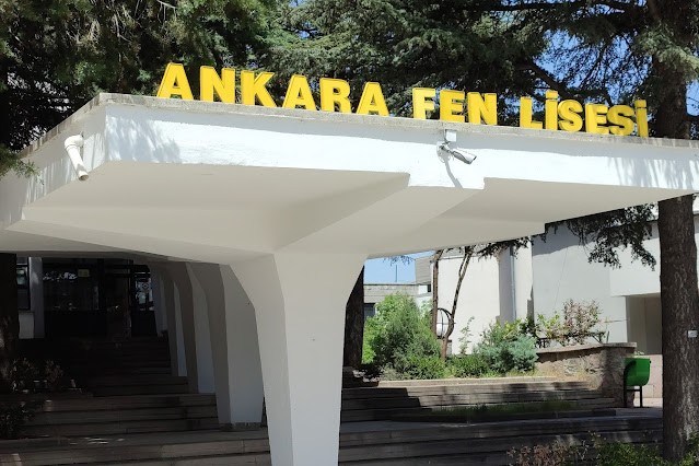 Bu görselin içeriği en iyi liseler, türkiye nin en iyi liseleri, türkiyenin en iyi liseleri, istanbul en iyi liseler, ankara en iyi liseler, en iyi fen liseleri, türkiye deki en iyi liseler, türkiye en iyi liseler, en iyi liseler ve puanları, turkiyenin en iyi liseleri konuları ile ilgilidir.