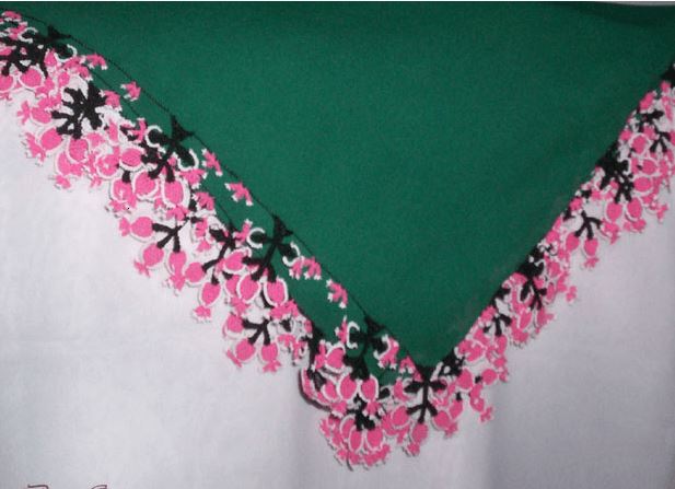 İğne oyası yeşil namaz başörtüsü modelleri