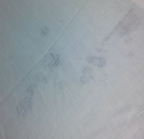 Elbiseye ve yatağa bulaşan kurumuş meniyi temizlemenin yolları nelerdir?