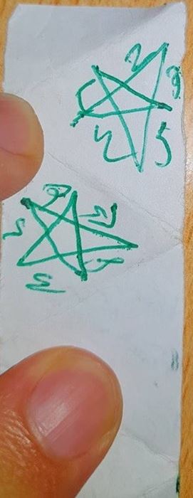 Resimde tılsımlı muskada ne yazıyor