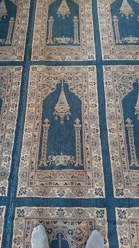 Bu seccadeler neye benziyor namaz olur mu