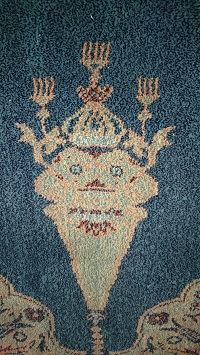 Bu seccadeler neye benziyor namaz olur mu