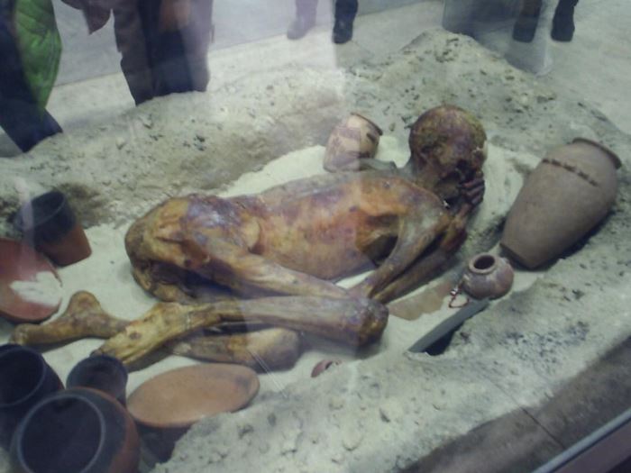 Firavunun cesedi hakkındaki ayet hangisi?