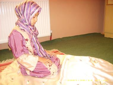 Namaz kılanların resimleri buraya