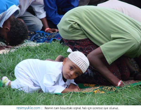 Namaz kılanların resimleri buraya