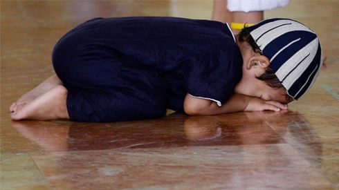 Namaz kılanların resimleri buraya