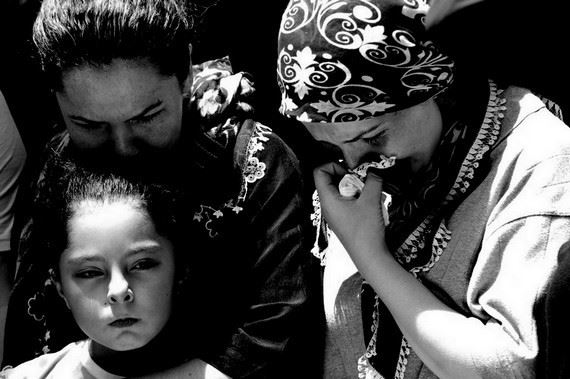 Annesini kaybeden Bir Çocuğun Ağlatan Fotoğrafı