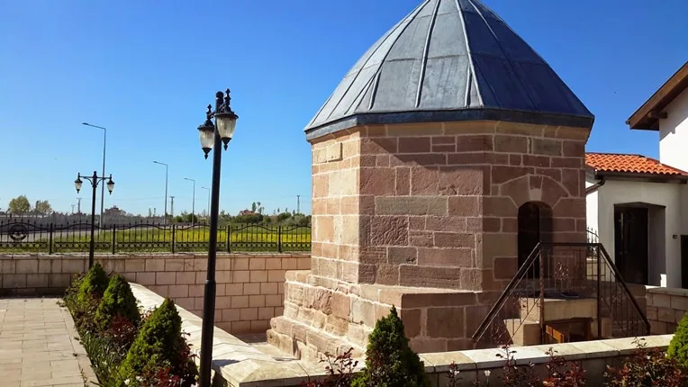 ateşbazi türbesi