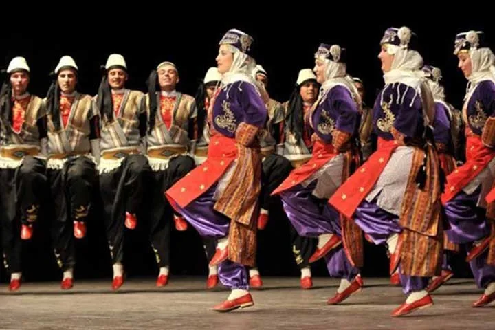Bu görselin içeriği dünyanın en iyi dans eden ülkesi, dünyanın en iyi dans eden ülkeleri, dünyanın en iyi dans eden ülkesi sıralaması, en iyi dans, dünyada en iyi dans eden ülkesi, dans ülkeleri konuları ile ilgilidir.